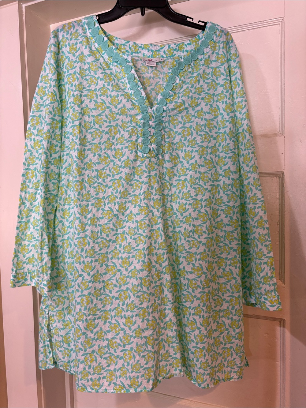 Vineyard Vines XL  Blue Floral Tunic with Button Trim